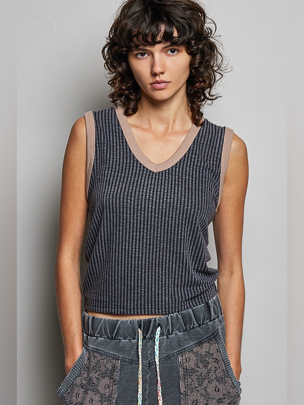 POL V-Neck Contrast Ribbed Sleeveless Tank